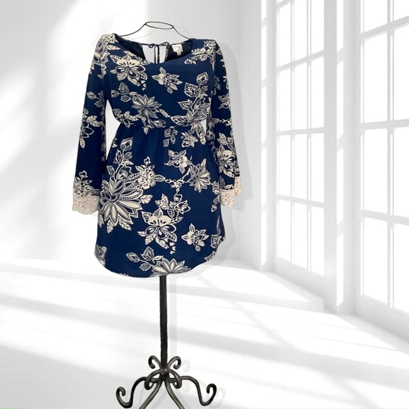 Blue & Cream Floral Bell Sleeve Dress with Crochet Lace Trim - Picture 2 of 7